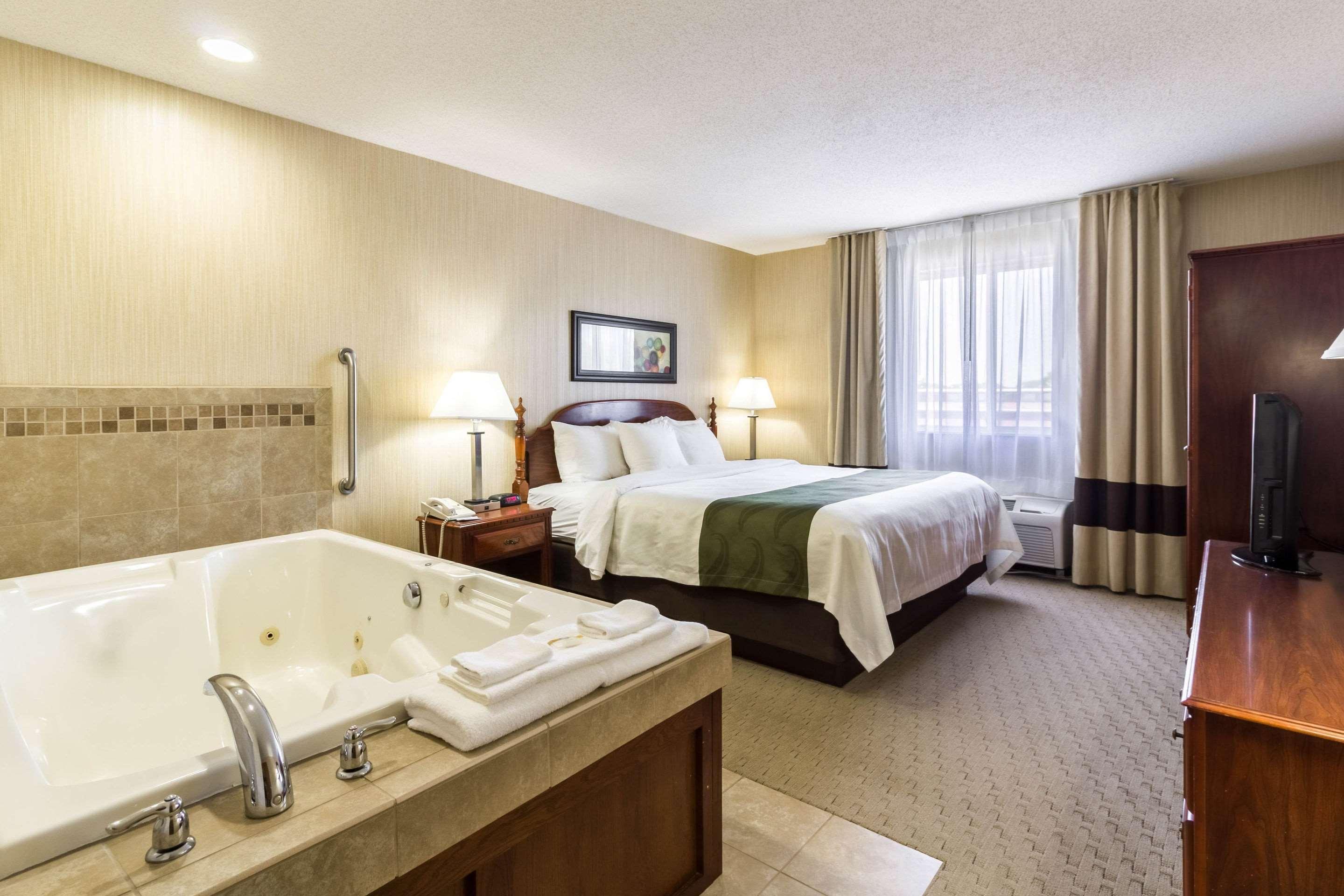 Quality Inn Marshall Mn Near University Екстериор снимка