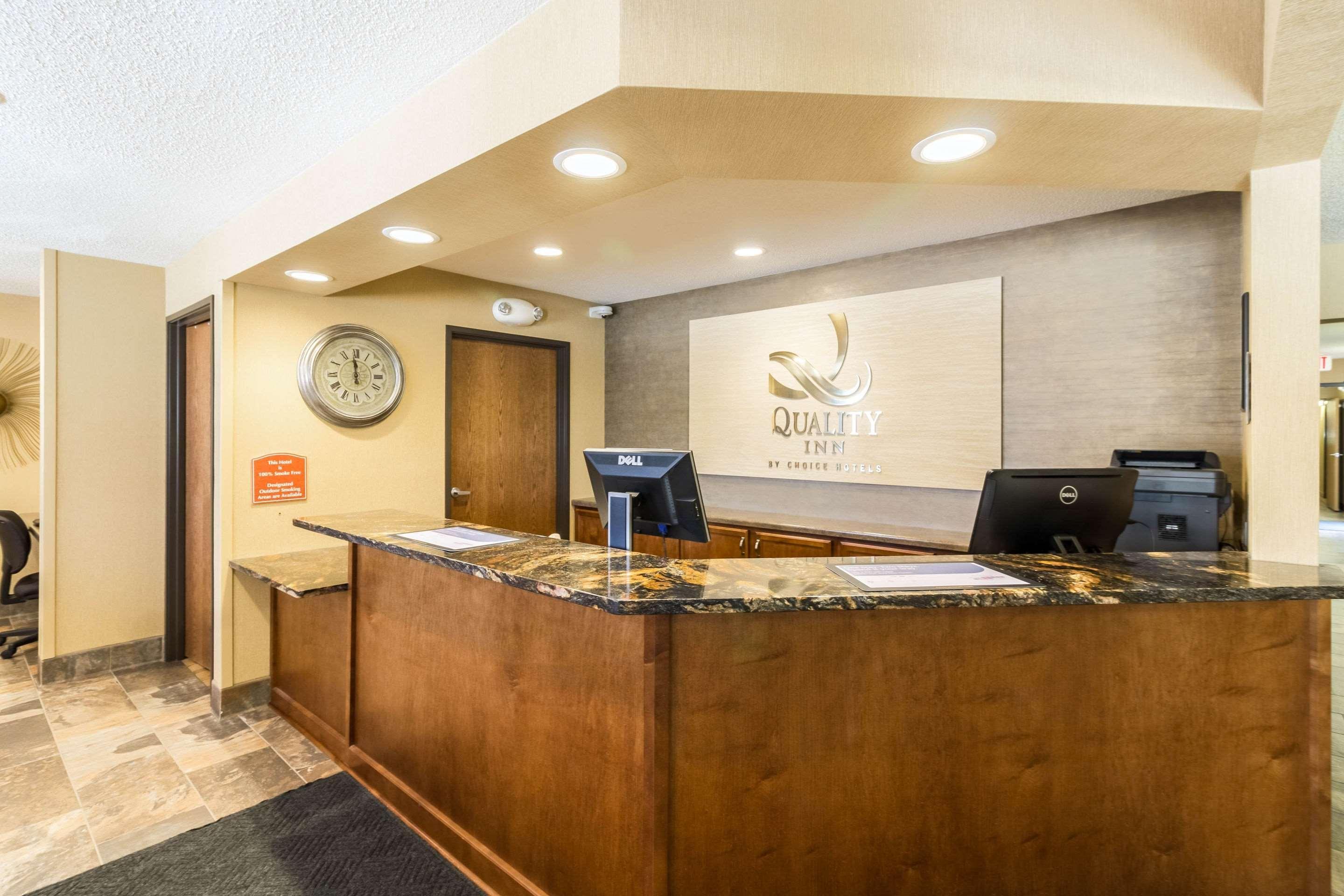Quality Inn Marshall Mn Near University Екстериор снимка