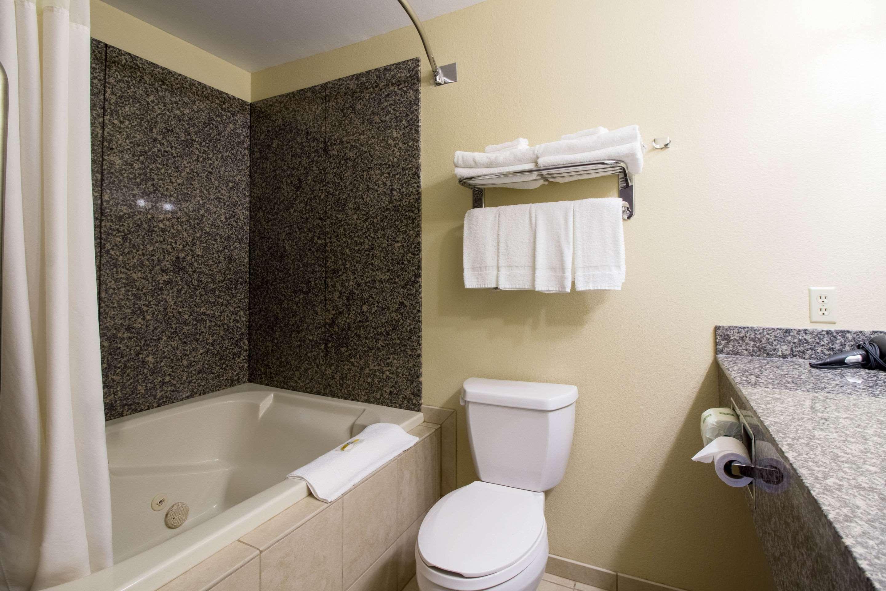 Quality Inn Marshall Mn Near University Екстериор снимка